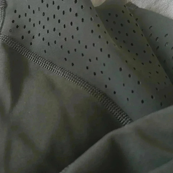 Lululemon Anew Crop Leggings Black Luxtreme Workout Pants 4 laser cut detail - Picture 3 of 10